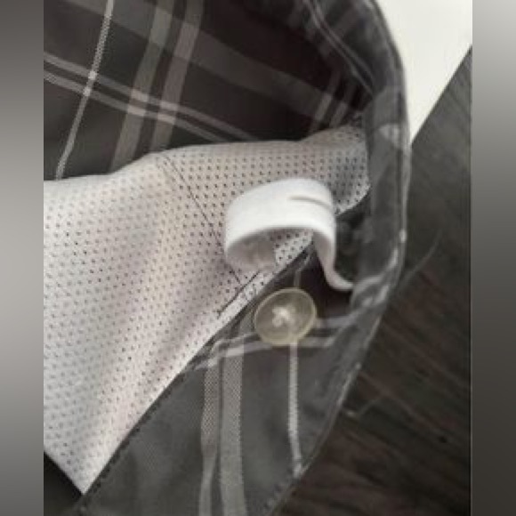 UNDER ARMOUR boys size large golf shorts - Picture 3 of 4